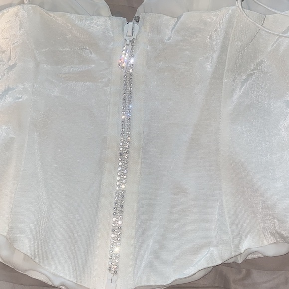 Like new condition Celeste Moire Top in Blanc
For Love & Lemons
Color:Blanc - Picture 4 of 11